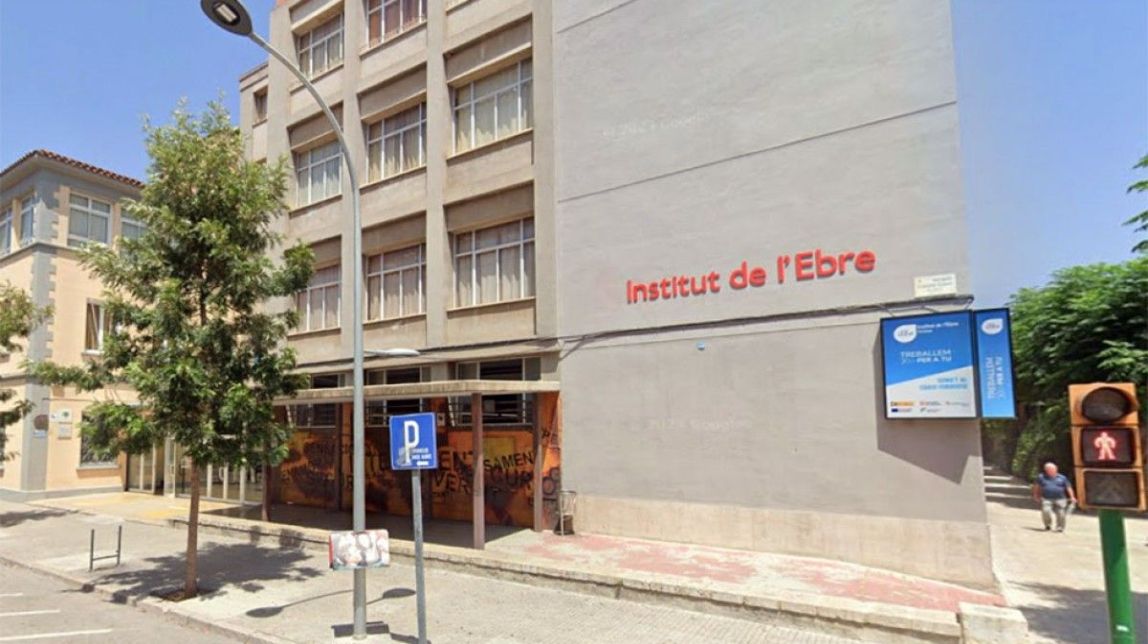 Façana del centre, a Tortosa. - Google maps