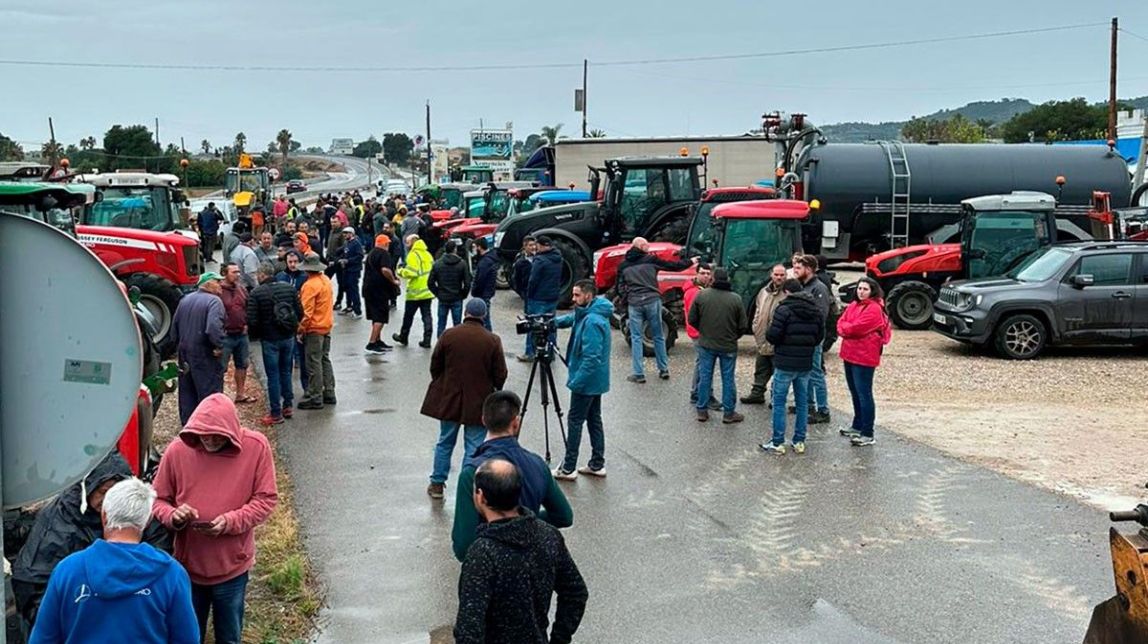Els tractoristes ebrencs i del nord de Castelló s'unixen a les carreteres en la nova jornada de protesta