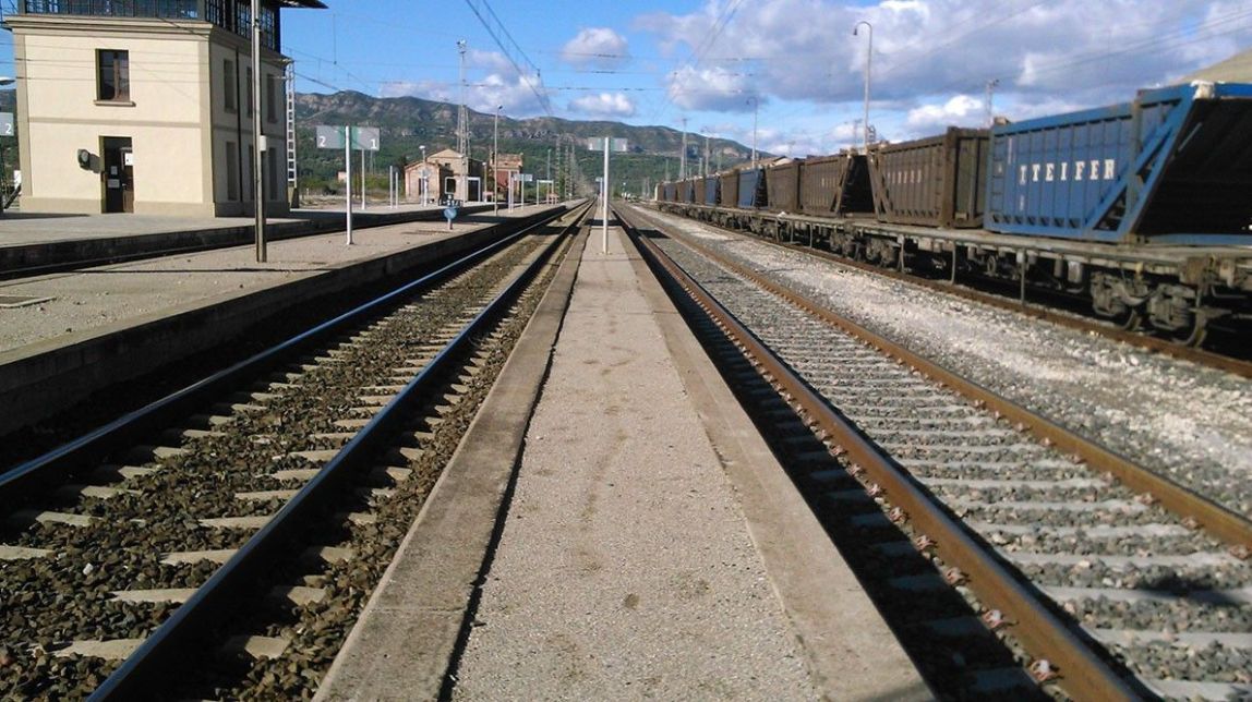 El PSC demana la millora urgent de la línia R15 i el Govern espanyol ho dilata a un futur pla de rodalies 