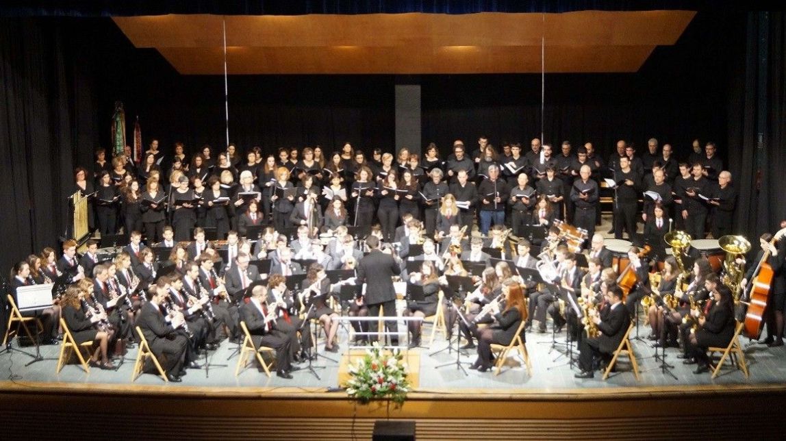 La Coral Sant Jordi de Barcelona i l'Agrupació Musical Senienca tanquen el Festival de Músiques en Terres de Cruïlla