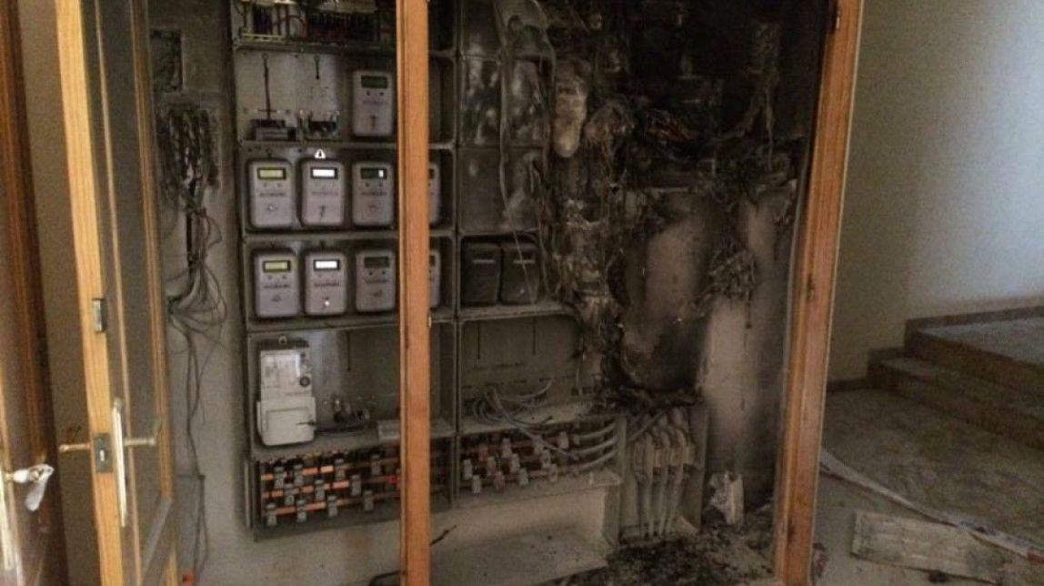 Els sis habitatges del bloc incendiat a Amposta tindran llum de manera provisional