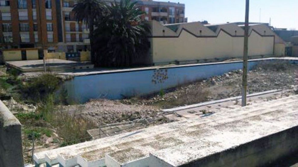 Tortosa s'endeutarà per construir les piscines i tenir-les operatives al 2017