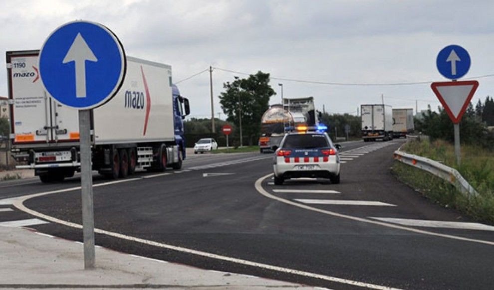 Alcaldes i Govern posen pressa a Foment per tal que bonifique als camions que circulen per l'AP-7