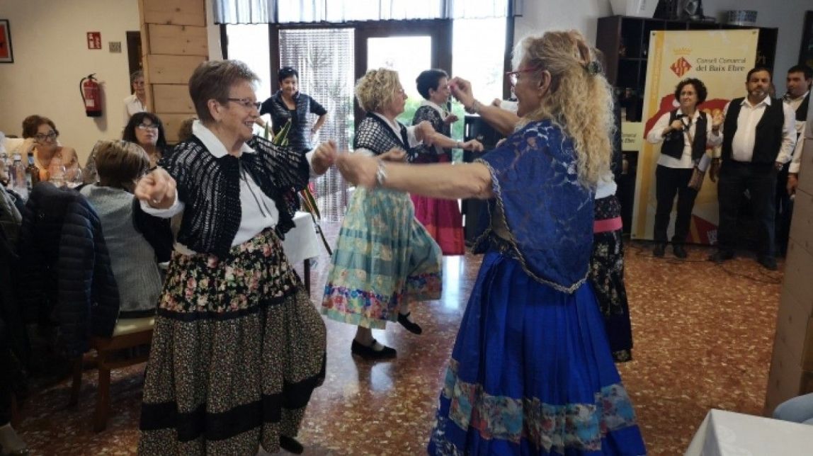 La Trobada Comarcal d'Associacions de Dones del Baix Ebre aplega més de 200 participants
