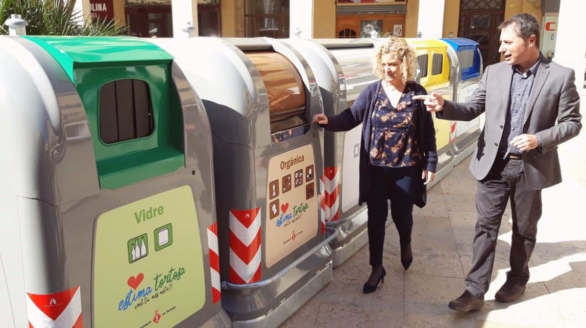 Comença la implantació dels nous contenidors d'escombraries a Tortosa i dels nous camions de recollida