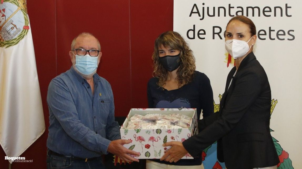 L'Ajuntament de Roquetes adquireix 400 polseres solidàries amb el projecte Emma 

