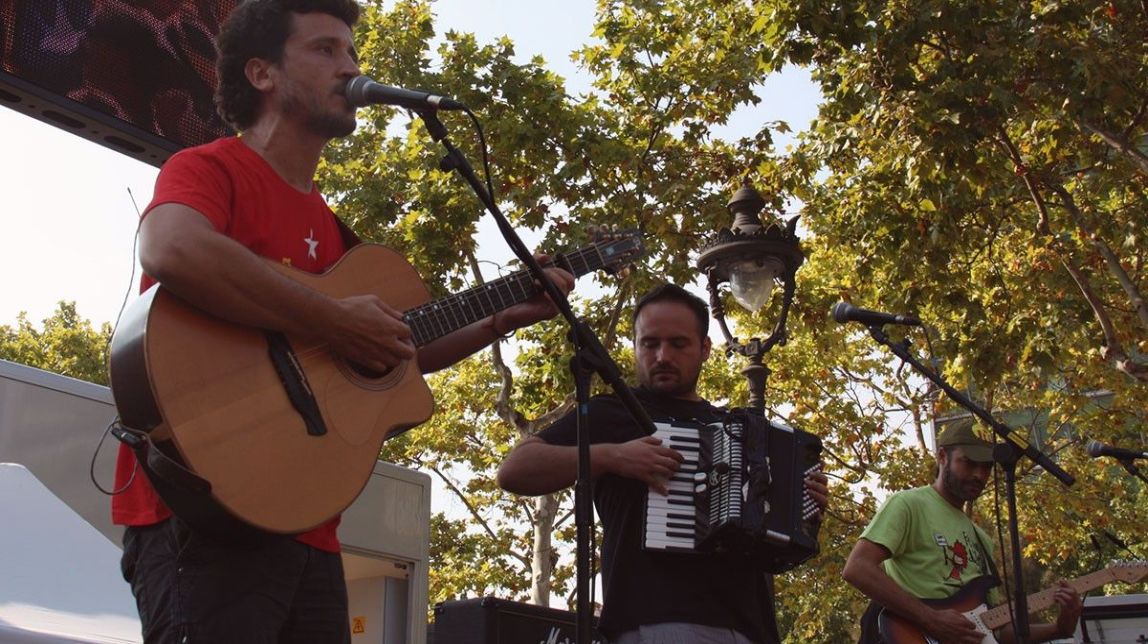 El cantant de Pepet i Marieta reivindica la seua llibertat artística i reclama que no s'utilitze políticament