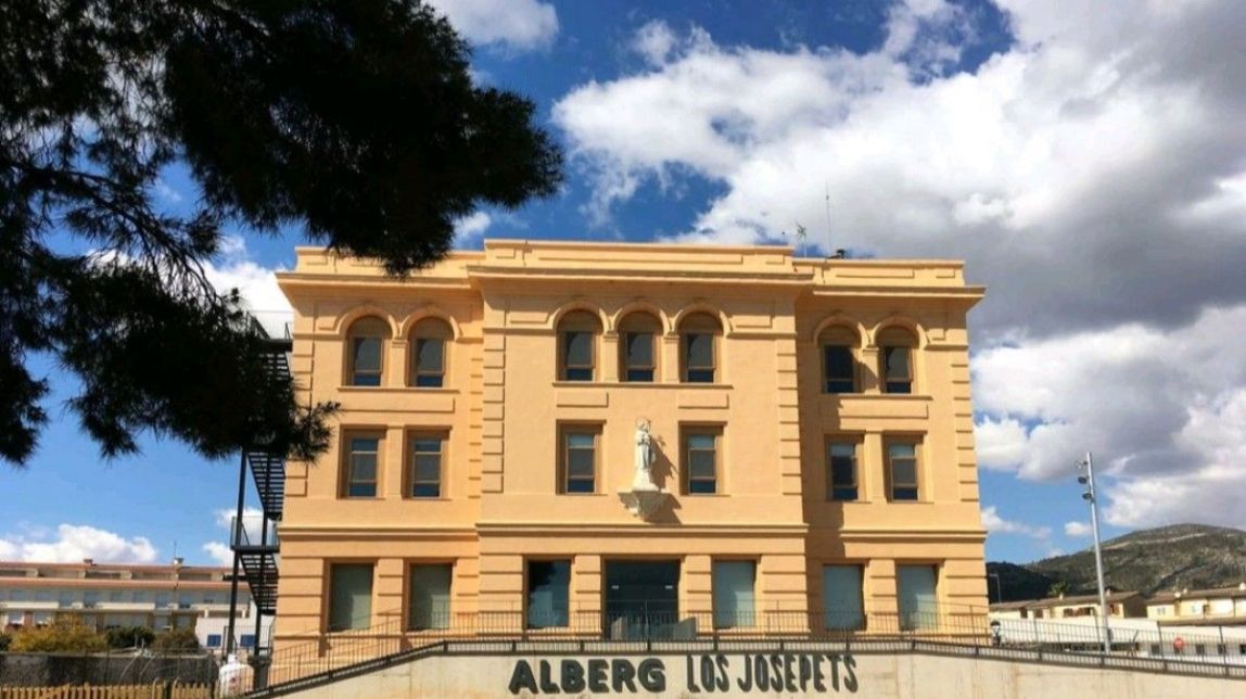 Adapten l'alberg dels Josepets de les Cases d'Alcanar per aïllar temporers dels cítrics afectats per la Covid-19 