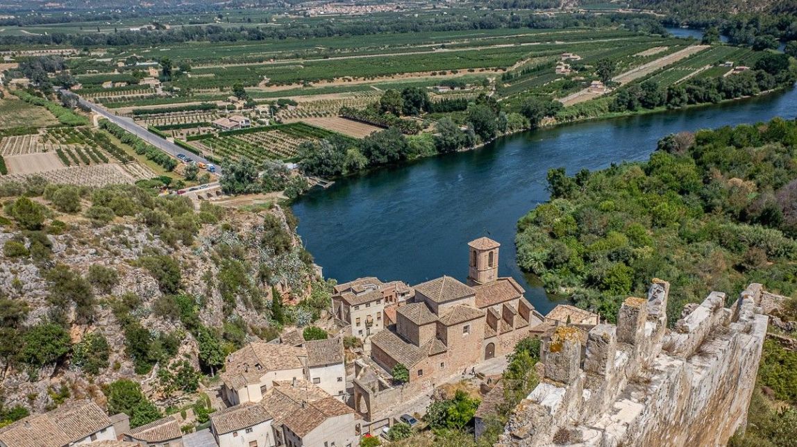 10 propostes per descobrir el patrimoni de l'Ebre navegant pel riu fins al delta