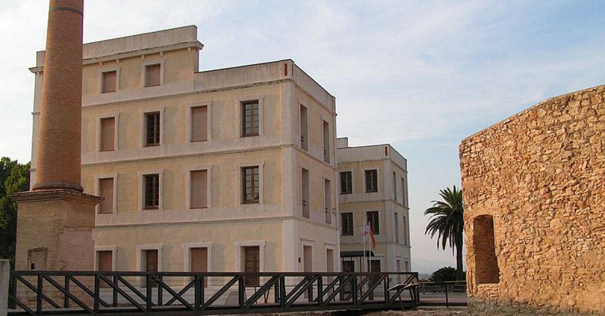 La Biblioteca Comarcal Sebastià J. Arbó d'Amposta tanca per la reforma integral
