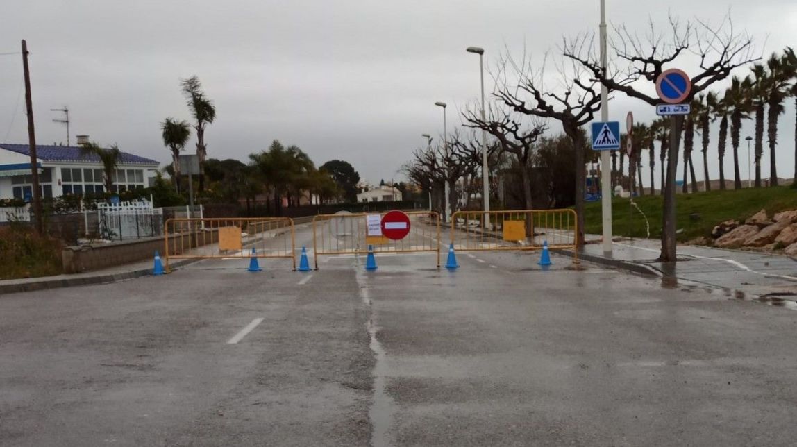 Alcanar tanca els accessos secundaris a les Cases per a evitar l'​entrada de persones amb segona residència
