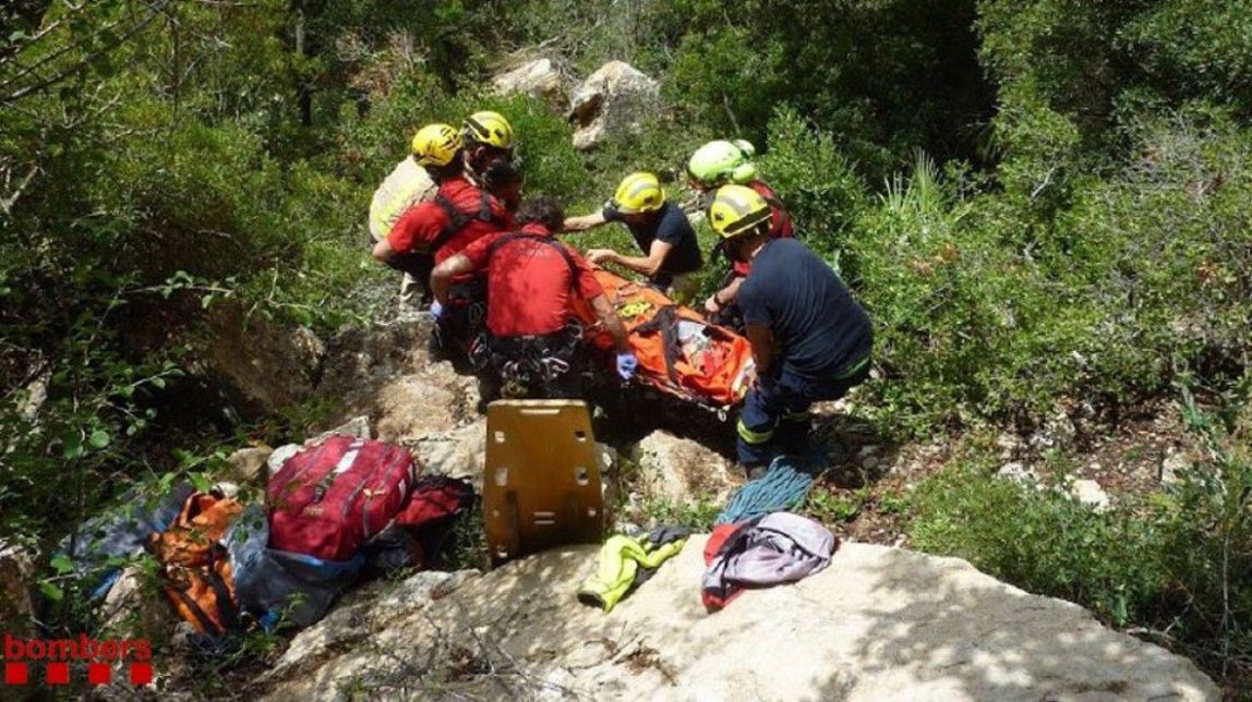 Els Bombers salven un excursionista accidentat en un barranc d'Ulldecona