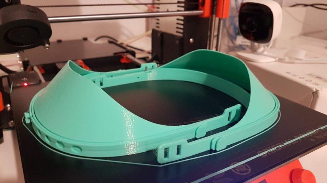 La URV se suma al moviment solidari per fabricar material de protecció sanitari