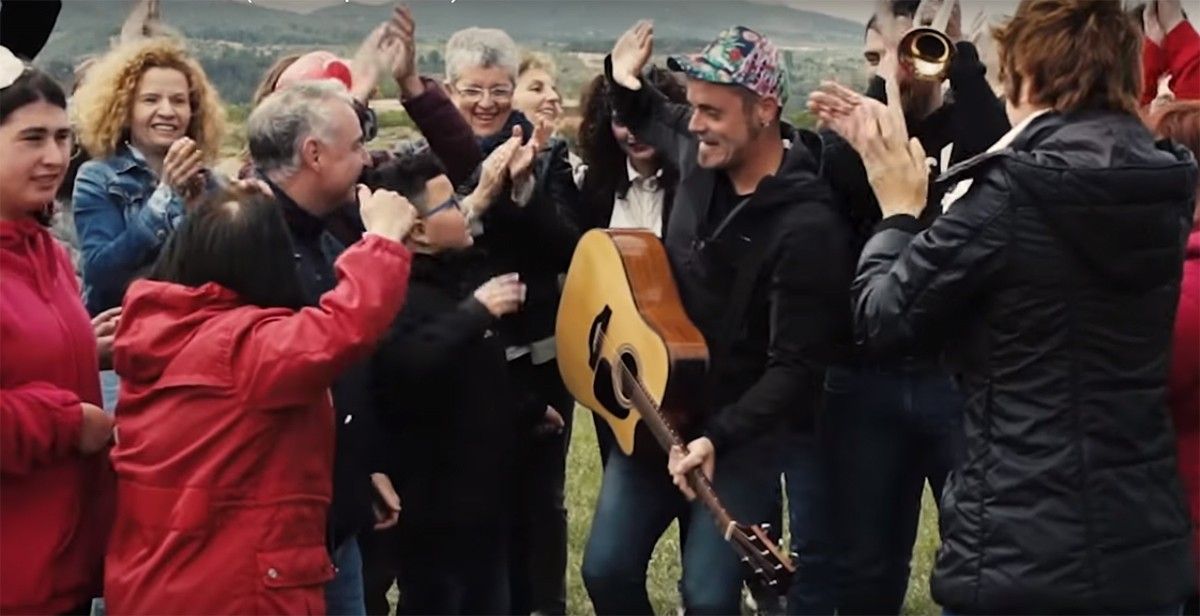 VÍDEO «Tots sumem» el cant a la inclusió dels XEIC! i Andreu Carranza