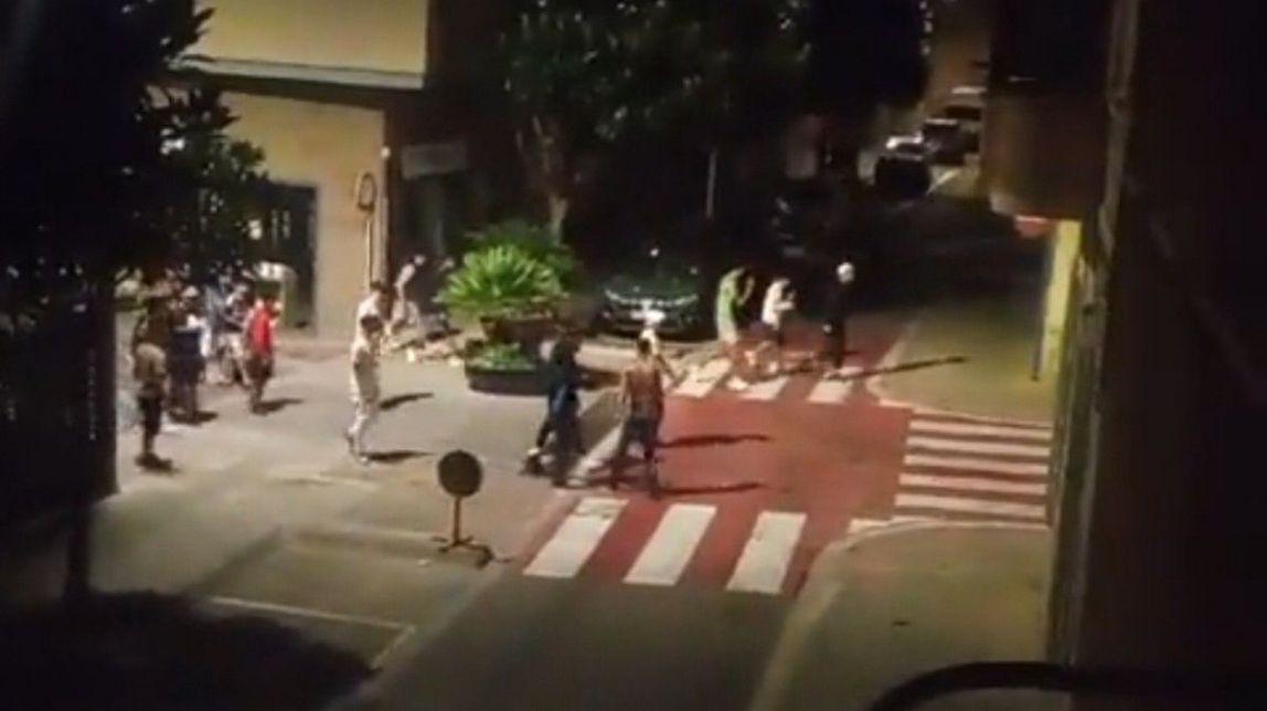 VÍDEO| Baralla de matinada fora d'un conegut pub d'Amposta