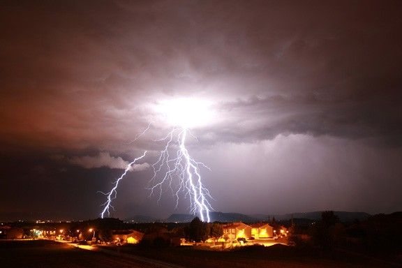 Una missió espacial europea estudiarà els llamps gegants al delta de l'Ebre  