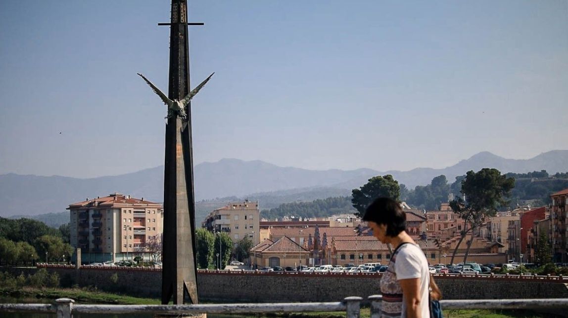 Tortosa s'aferra a informes jurídics per no recórrer les cautelars que aturen retirar el monument 