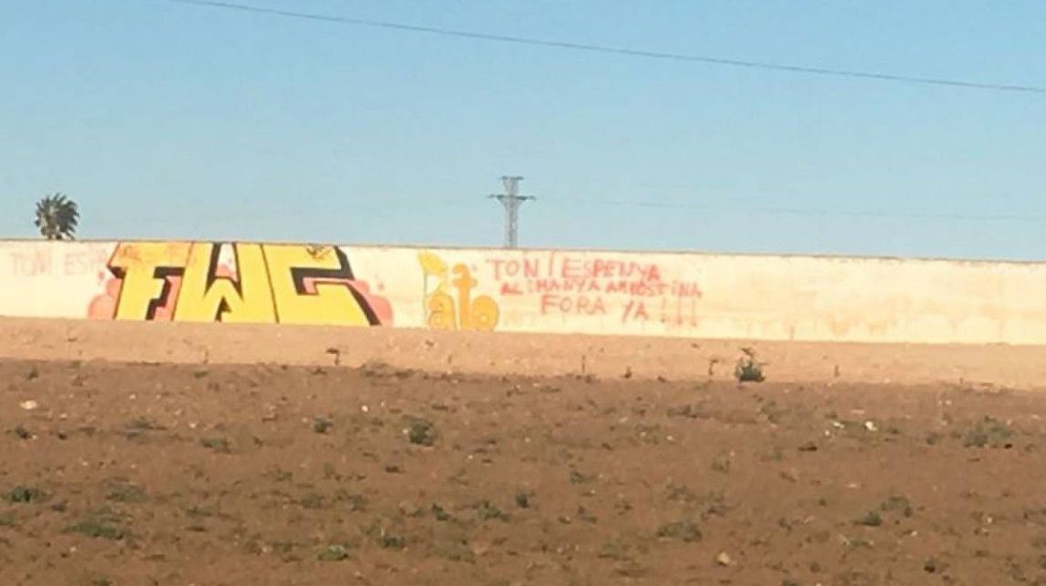 Apareixen pintades de menyspreu contra l'exregidor socialista ampostí Toni Espanya