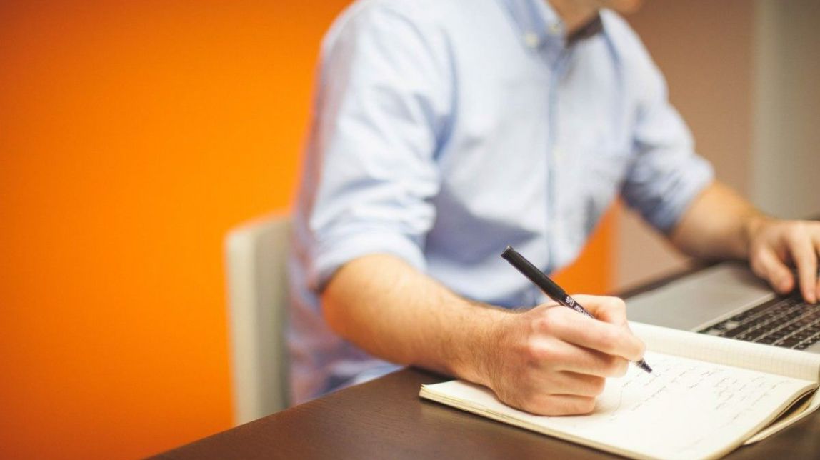 Contractats tres joves titulats universitaris a través del Programa Primera Experiència professional 