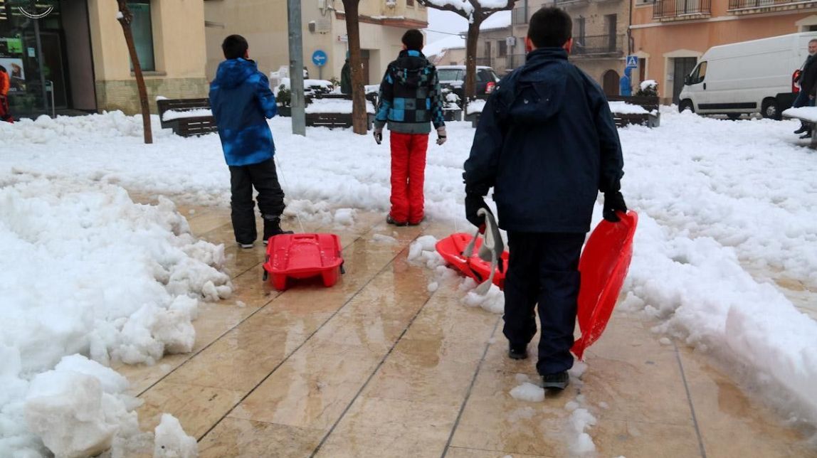 Nevada idíl·lica i amb incidències mínimes a Horta de Sant Joan i Arnes