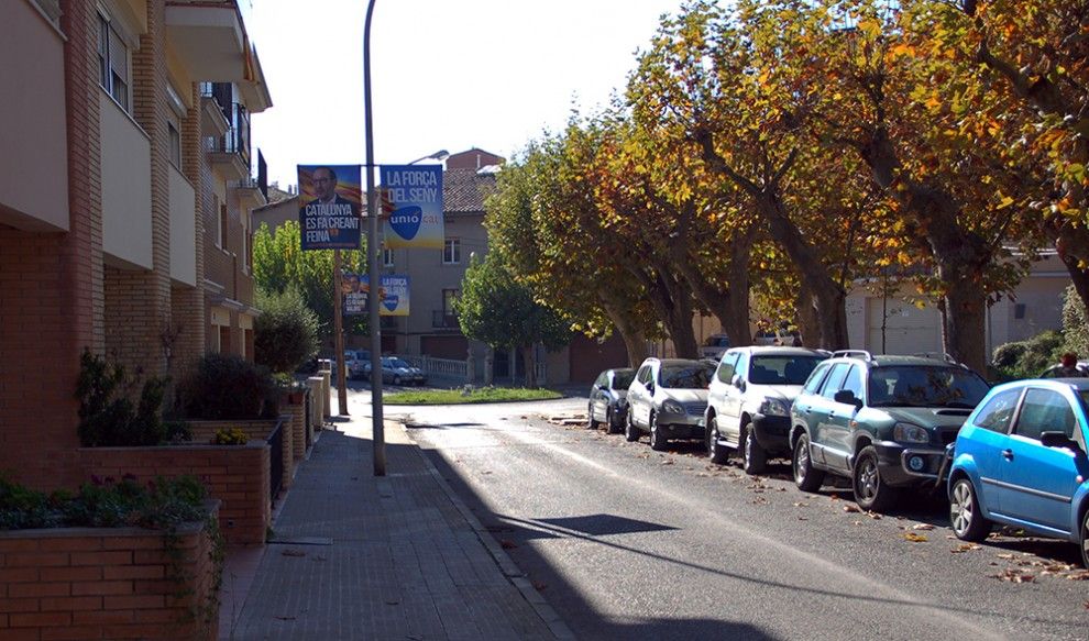 A la Valldan encara es poden veure cartells electorals. - Aida Morales.