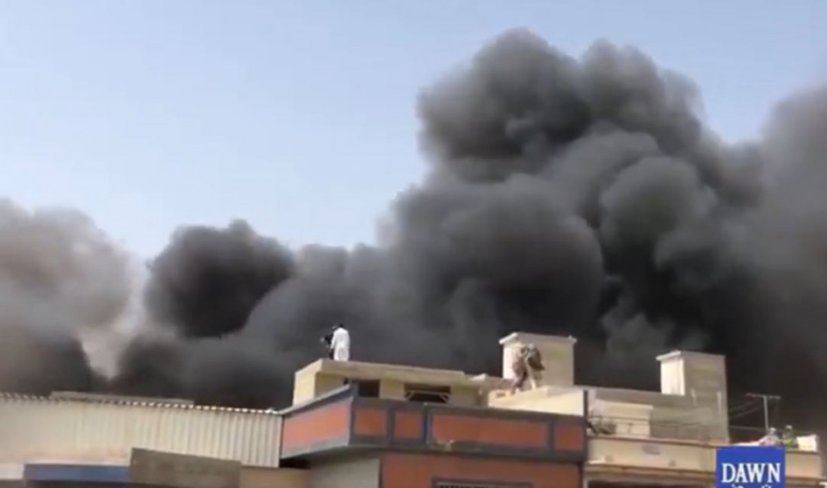 Un accident d'avió deixa un centenar de morts al Pakistan