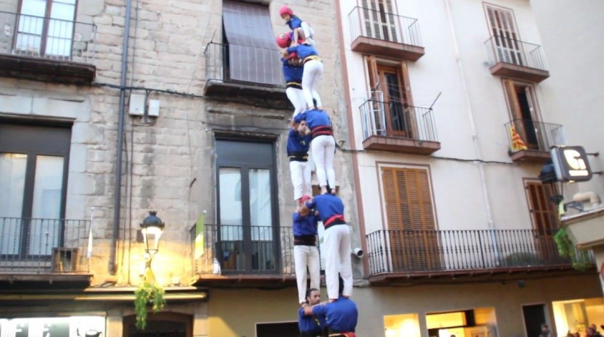 Actuació a la plaça de Sant Joan de Berga. - Castellers de Berga/Vídeo