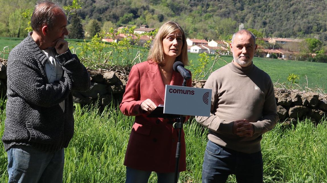 Jéssica Albiach dona l'esquena a la variant d'Olot i aposta pel tren tram
