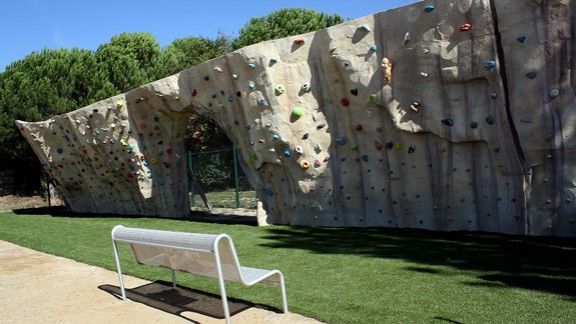 Mollet estrenarà dissabte el nou equipament d'escalada en bloc