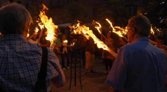 Òmnium i l'ANC de Granollers cremen el decret de Nova Planta