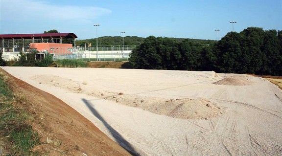 Corró d'Amunt ja disposa d'una zona d'aparcament per a ocasions puntuals