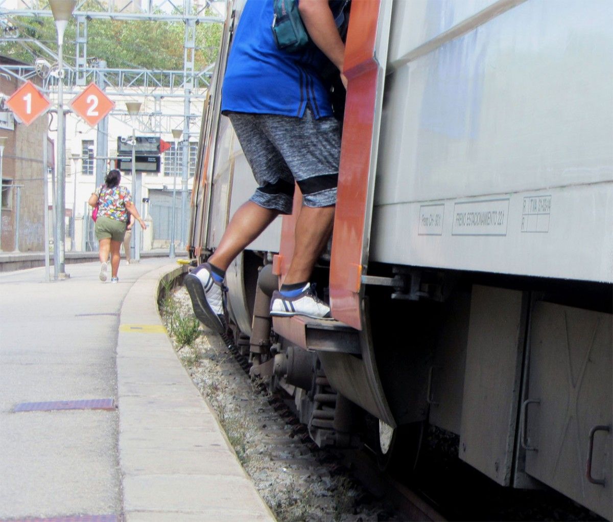 La caiguda d'un mur a Montcada Bifurcació endarrereix la primera fase d'obres del tall a l'R3