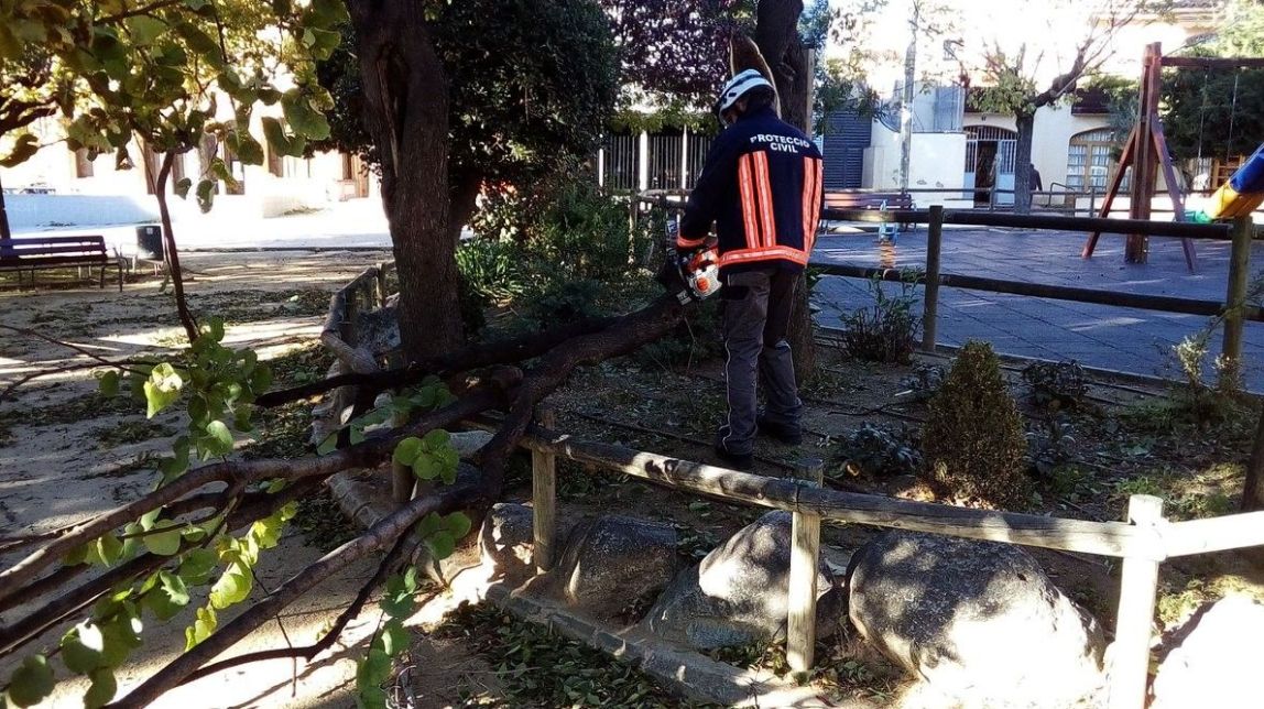 Els Bombers reben més de 130 avisos a causa del fort vent
