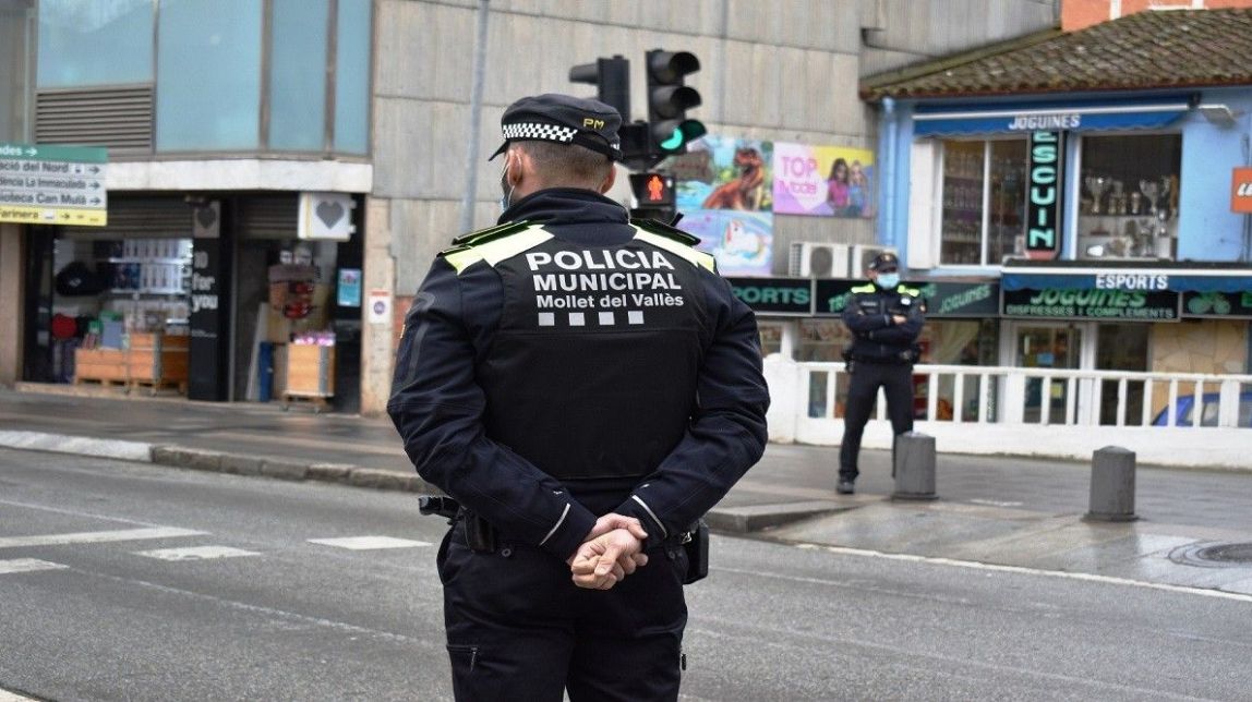 Detenen dos joves per robar un telèfon mòbil a Mollet