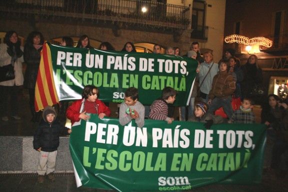 Centenars de persones es manifesten al Baix Montseny en defensa del català a l'escola