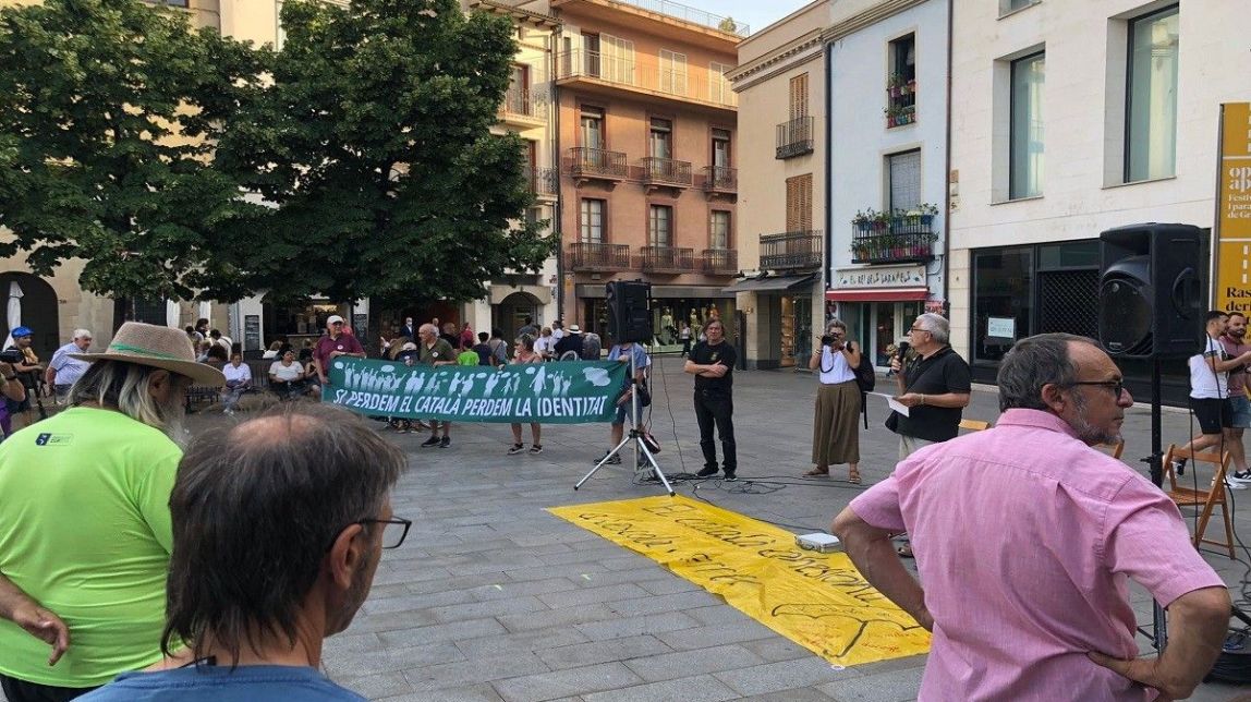 Nova concentració en defensa del català a l'escola a Granollers