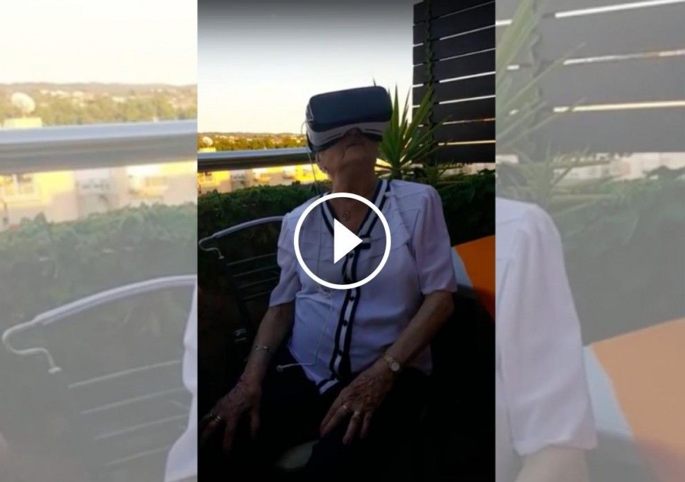 VÍDEO Una àvia catalana de 95 anys s'endú una gran sorpresa en experimentar la realitat virtual