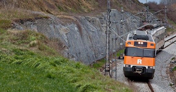 Uns desconeguts llencen un cable d'acer a les vies del tren a Tagamanent