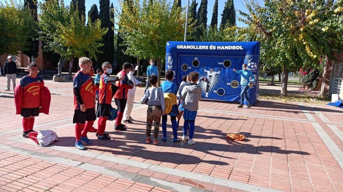 ​Els centres educatius de Granollers viuen el Mundial d'Handbol femení