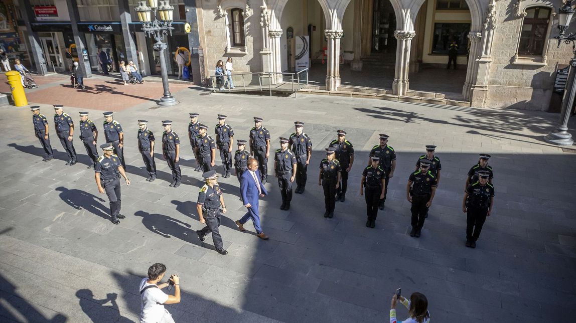 Terrassa ja té 16 nous agents de Policia Local