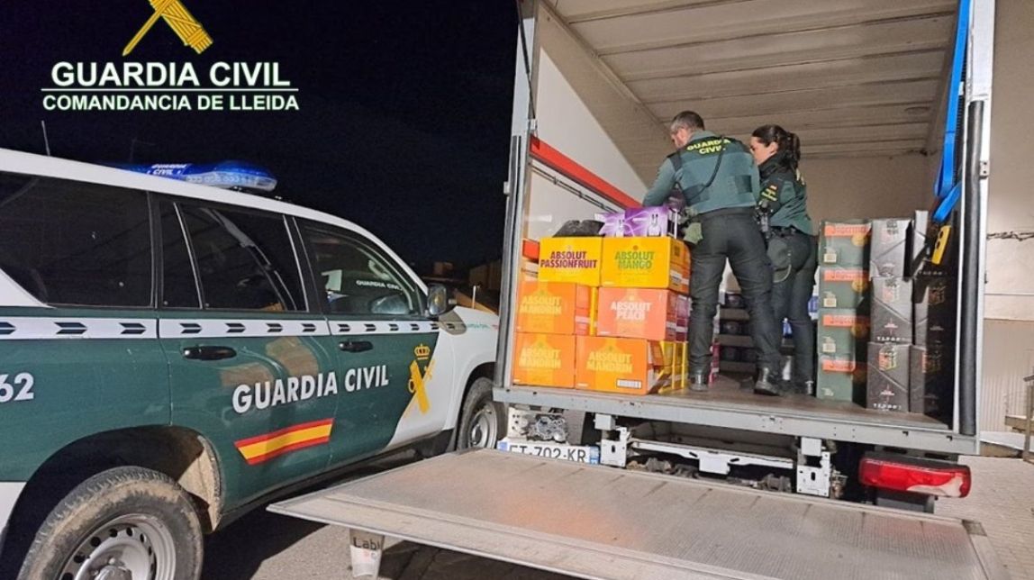 Confiscats més de 1.200 litres d’alcohol en un camí forestal de l’Alt Urgell