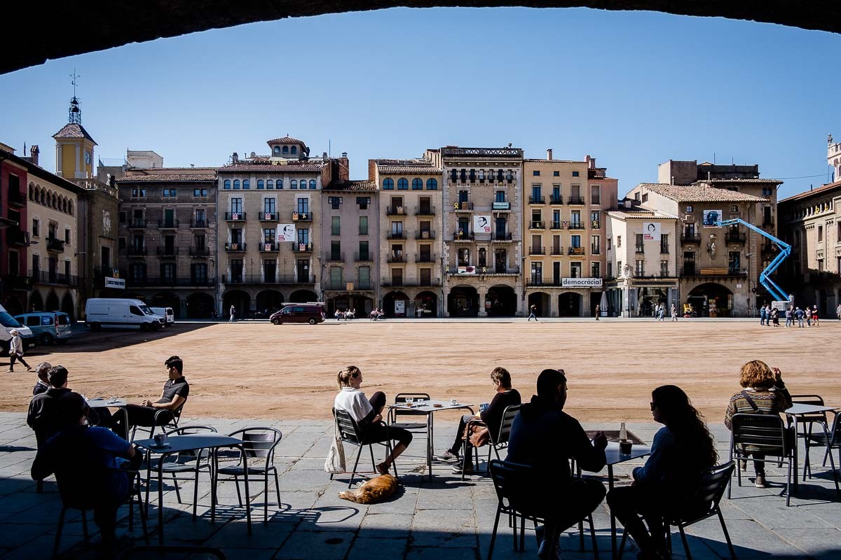 Una terrassa de la plaça Major de Vic. - Adrià Costa