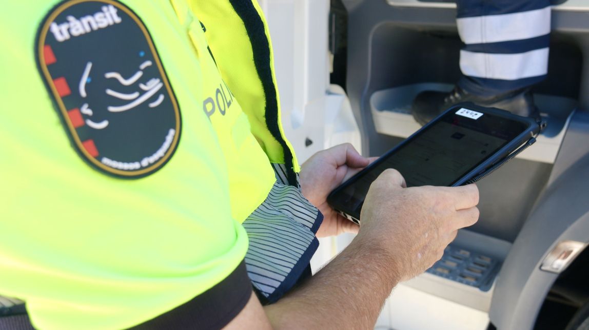 Els Mossos incorporen dispositius per controlar tacògrafs de camions a distància