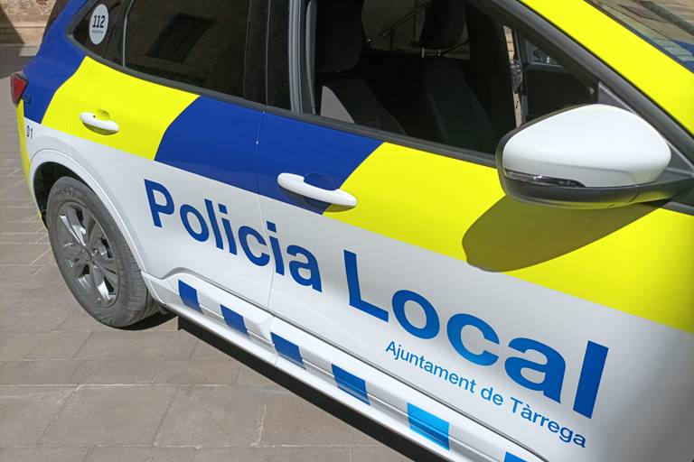 Dos policies de Tàrrega salven la vida a un nadó que s'estava ofegant