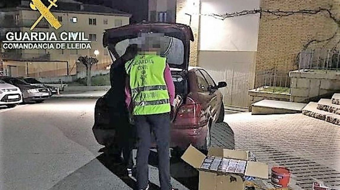 La Guàrdia Civil decomissa 1.500 paquets de tabac en dos controls, un a l'N-145 a La Seu i l'altre a la C-14 a Oliana