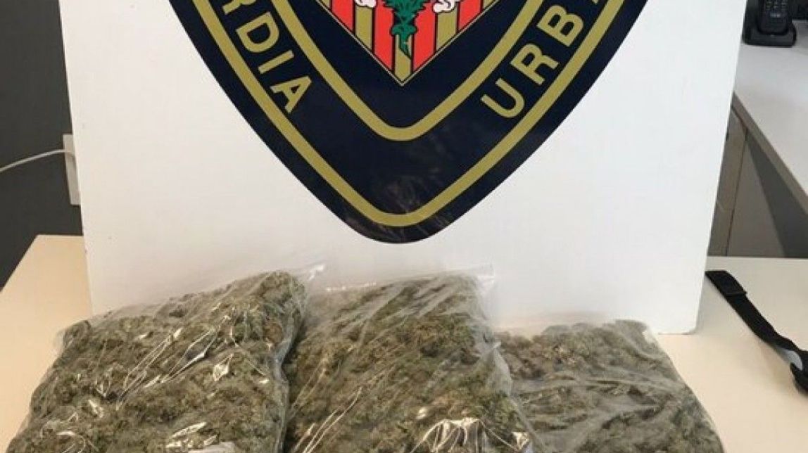Comissen armes i drogues en un saló de jocs a Terrassa