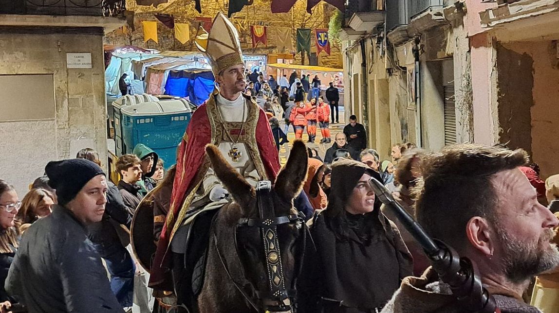 La Fira de l'Aixada resisteix la pluja i la competència del carnaval
