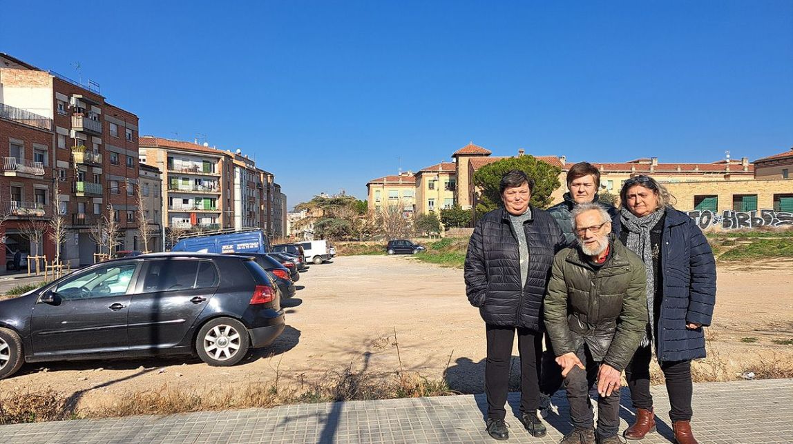 Veïns de la Sagrada Família reclamen una entesa per fer servir d'aparcament un solar privat