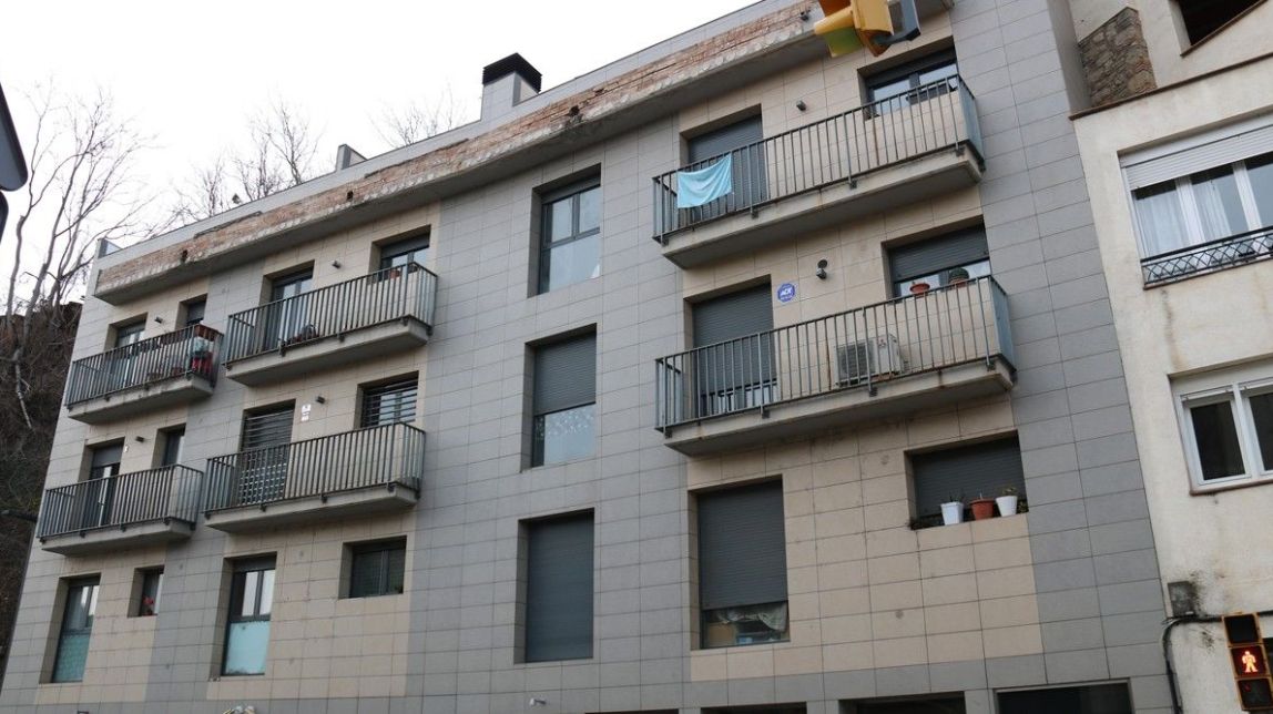 Edifici on residien les dues bessones a Sallent - Pere Fontanals / Arxiu
