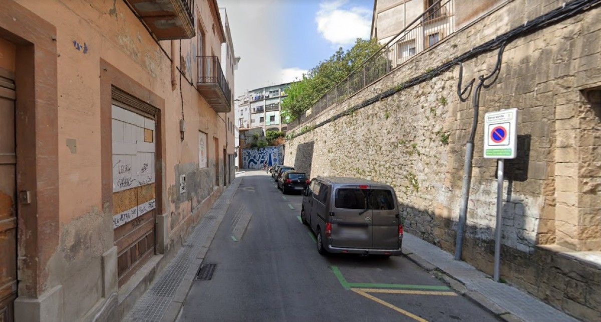Afectacions de trànsit per treballs de canvi de lluminàries al carrer Na Bastardes de Manresa